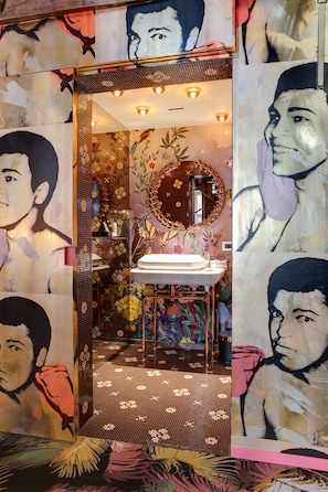 Deluxe Double Room | Bathroom | Combined shower/tub, designer toiletries, hair dryer, bathrobes