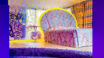 Quarto casal luxo | 1 quarto, roupas de cama antialérgicas, frigobar, cofres nos quartos