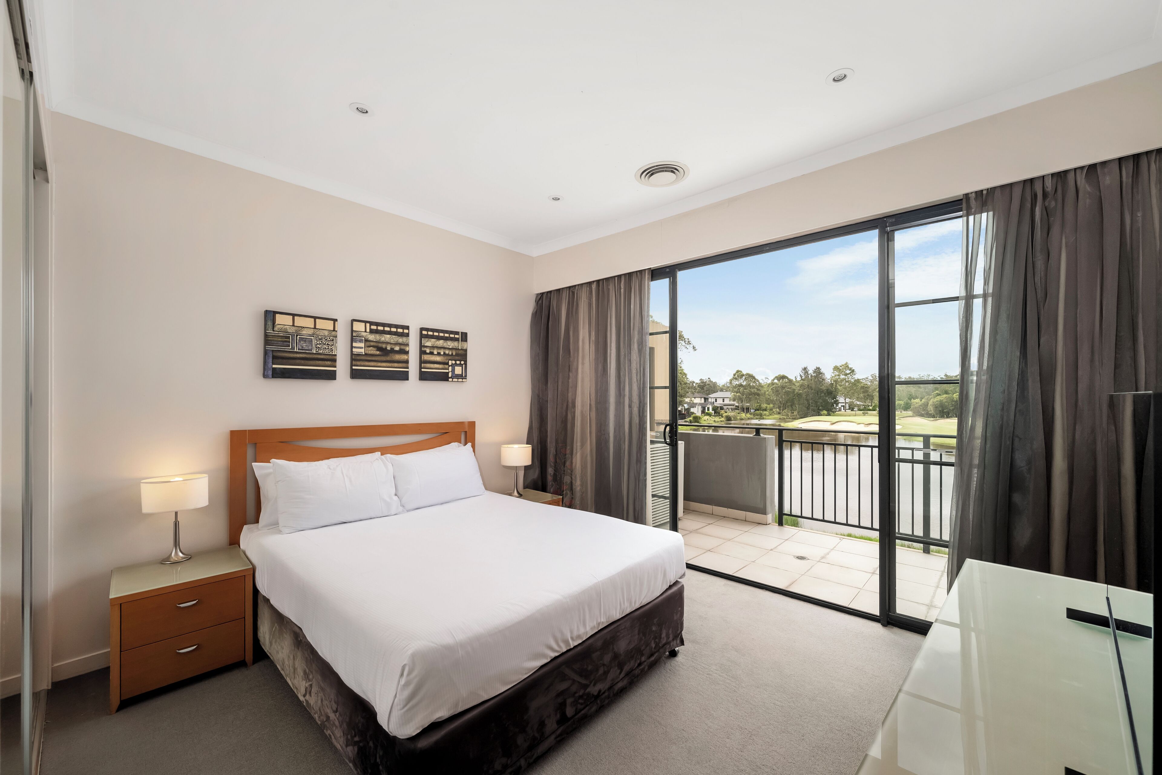 Apartment, 3 Bedrooms | Desk, iron/ironing board, free cots/infant beds, free WiFi
