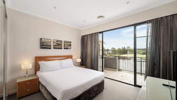 Apartment, 3 Bedrooms | Desk, iron/ironing board, free cots/infant beds, free WiFi