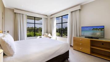 Room, 1 Queen Bed, Balcony (Privilege)