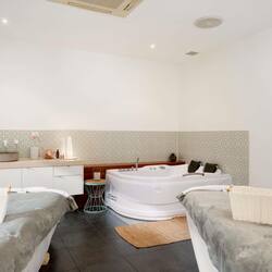 Sauna, hot tub, body treatments, aromatherapy, hot stone massages