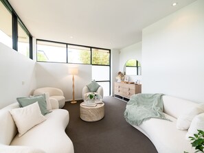 Sauna, hot tub, body treatments, aromatherapy, hot stone massages