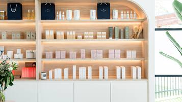 Sauna, hot tub, body treatments, aromatherapy, hot stone massages