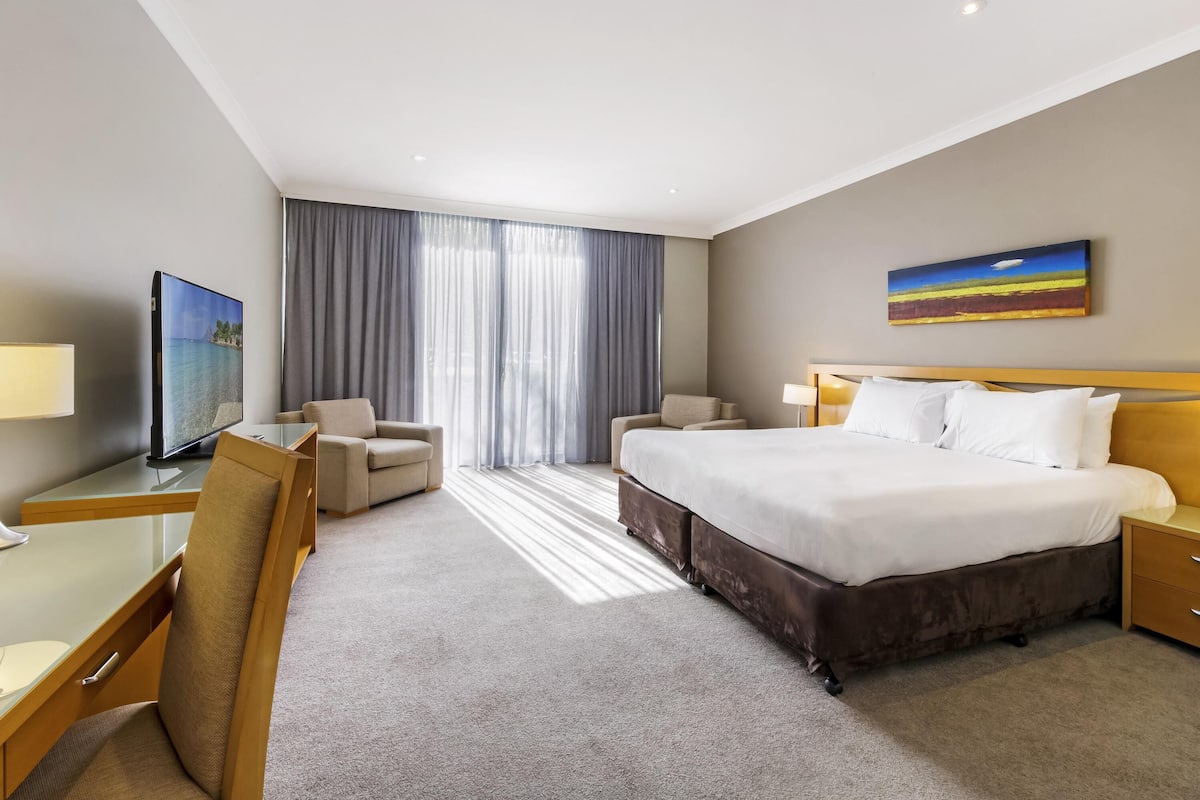 Standard Room, 1 King Bed