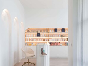 Sauna, tina de hidromasaje, tratamientos corporales y aromaterapia 
