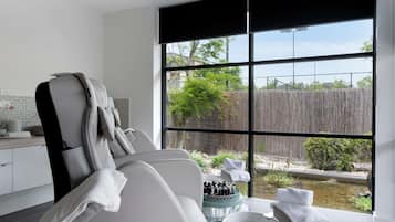 Sauna, hot tub, body treatments, aromatherapy, hot stone massages