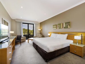 Superior-Zimmer, 1 King-Bett, Blick auf den Golfplatz