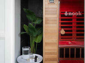 Sauna, tina de hidromasaje, tratamientos corporales y aromaterapia 