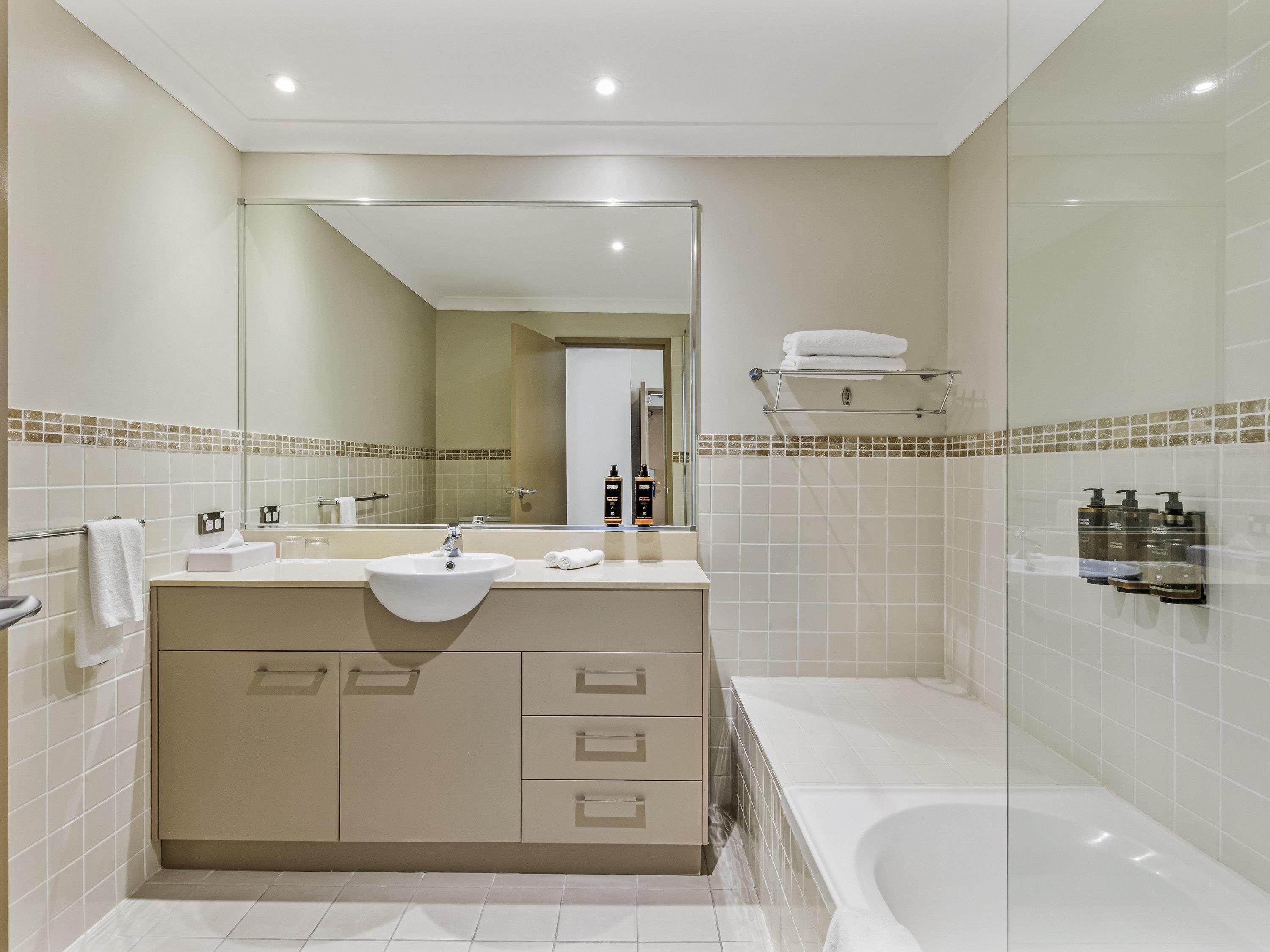 Standard Room, 1 King Bed | Desk, iron/ironing board, free cribs/infant beds, free WiFi