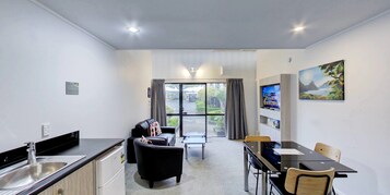 Apartment, 1 Bedroom, Hot Tub (Two Floors Unit) | Living area