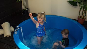 Jetted tub