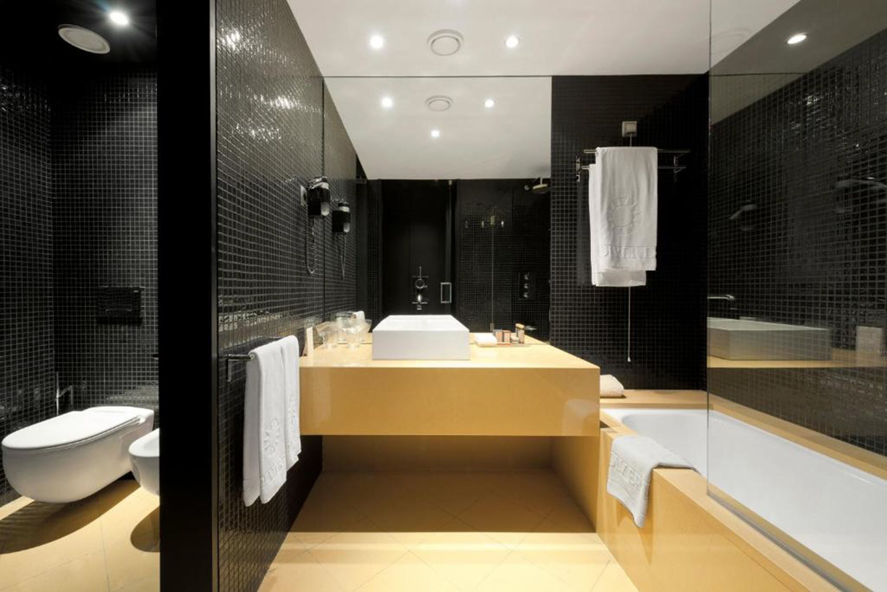 minibar, in-room safe, individually decorated, desk