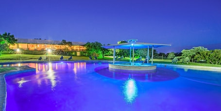 Outdoor pool, sun loungers