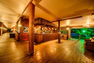 Bar (en la propiedad)