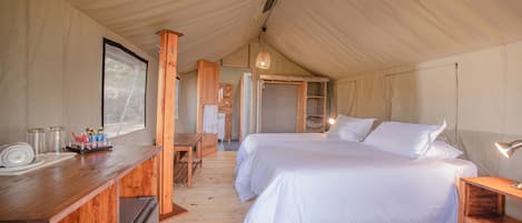 Iron/ironing board, bed sheets, wheelchair access