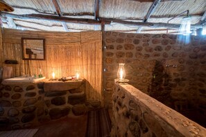 Bathroom shower - Taita Falcon Lodge (Livingstone)