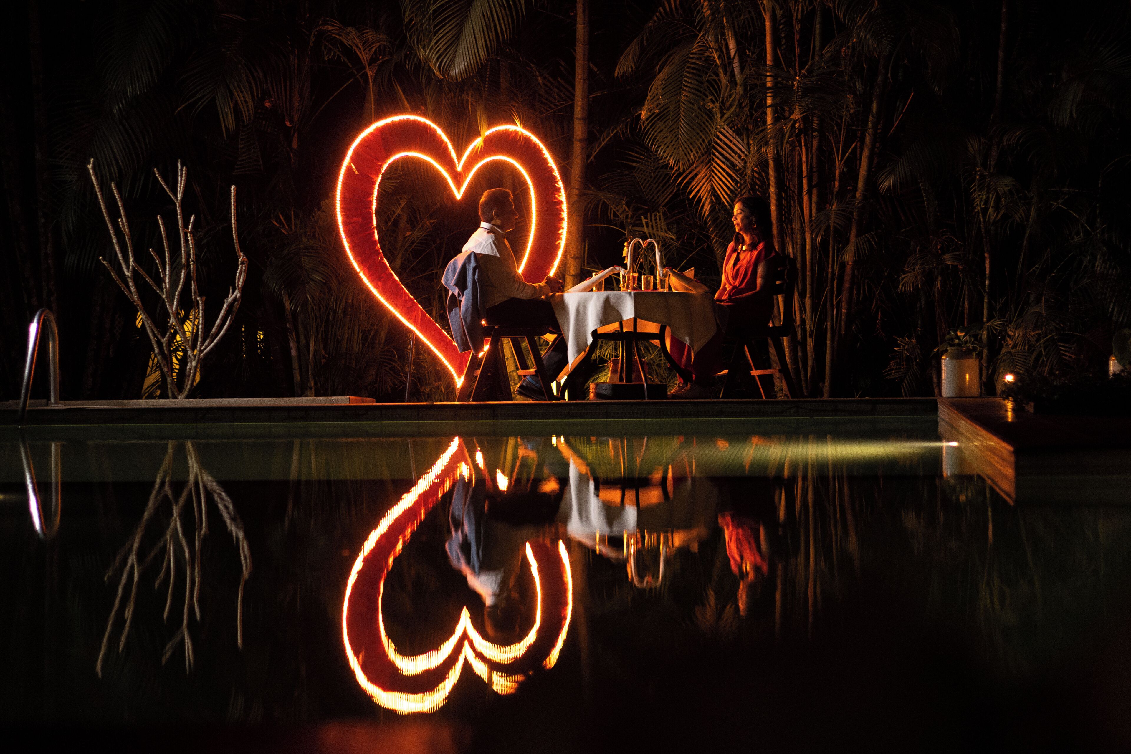 Breakfast, lunch, dinner served; American cuisine, garden views 