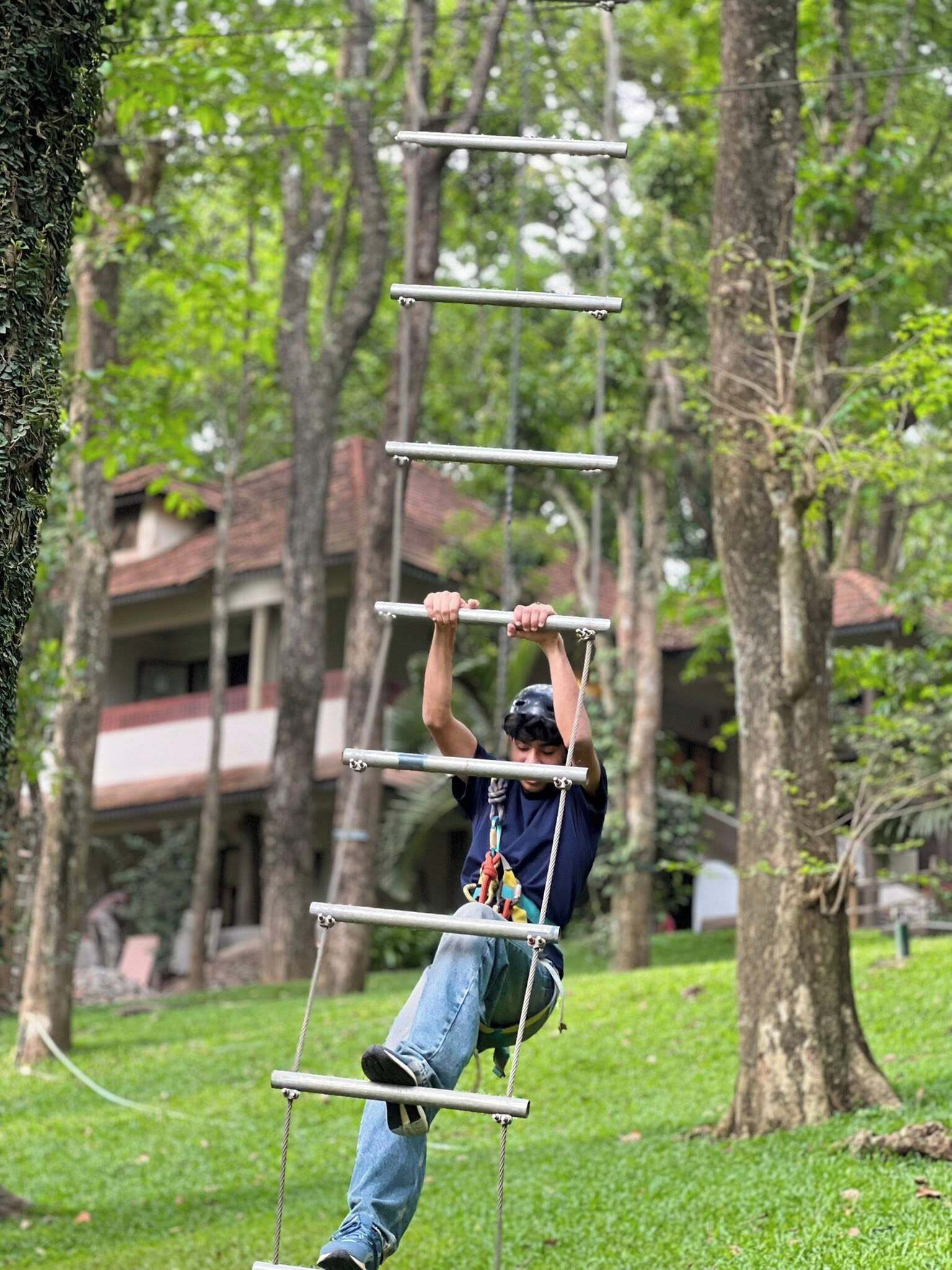 Ropes course (team building)