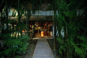 室外兒童遊樂區