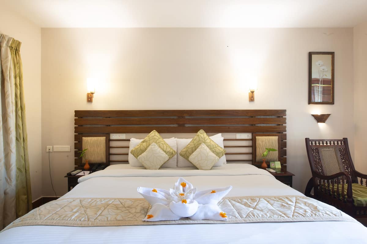 deluxe double room | 1 bedroom, premium bedding, minibar, in-room safe