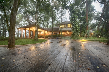 Fachada de la propiedad. Greenwoods Resort