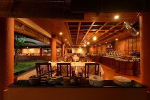 Breakfast, lunch, dinner served; American cuisine, garden views