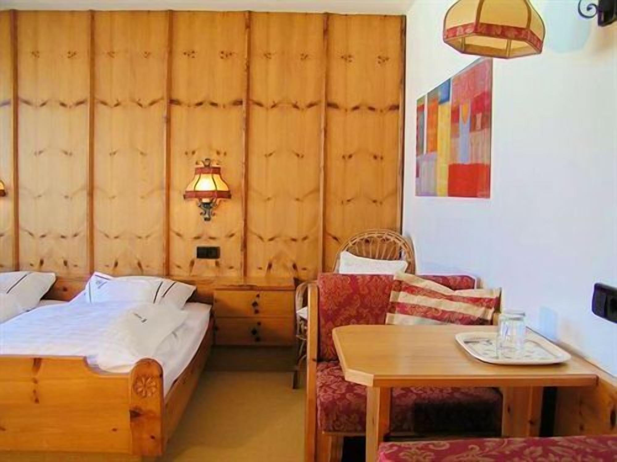 standard double room (theme) | individually decorated, individually furnished, free wifi