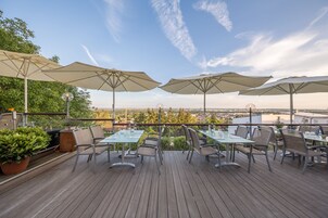 Açık havada yemek servisi