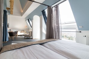 Junior Suite | Hypo-allergenic bedding, in-room safe, individually furnished, desk - Hotel Schöne Aussicht (Frankfurt)