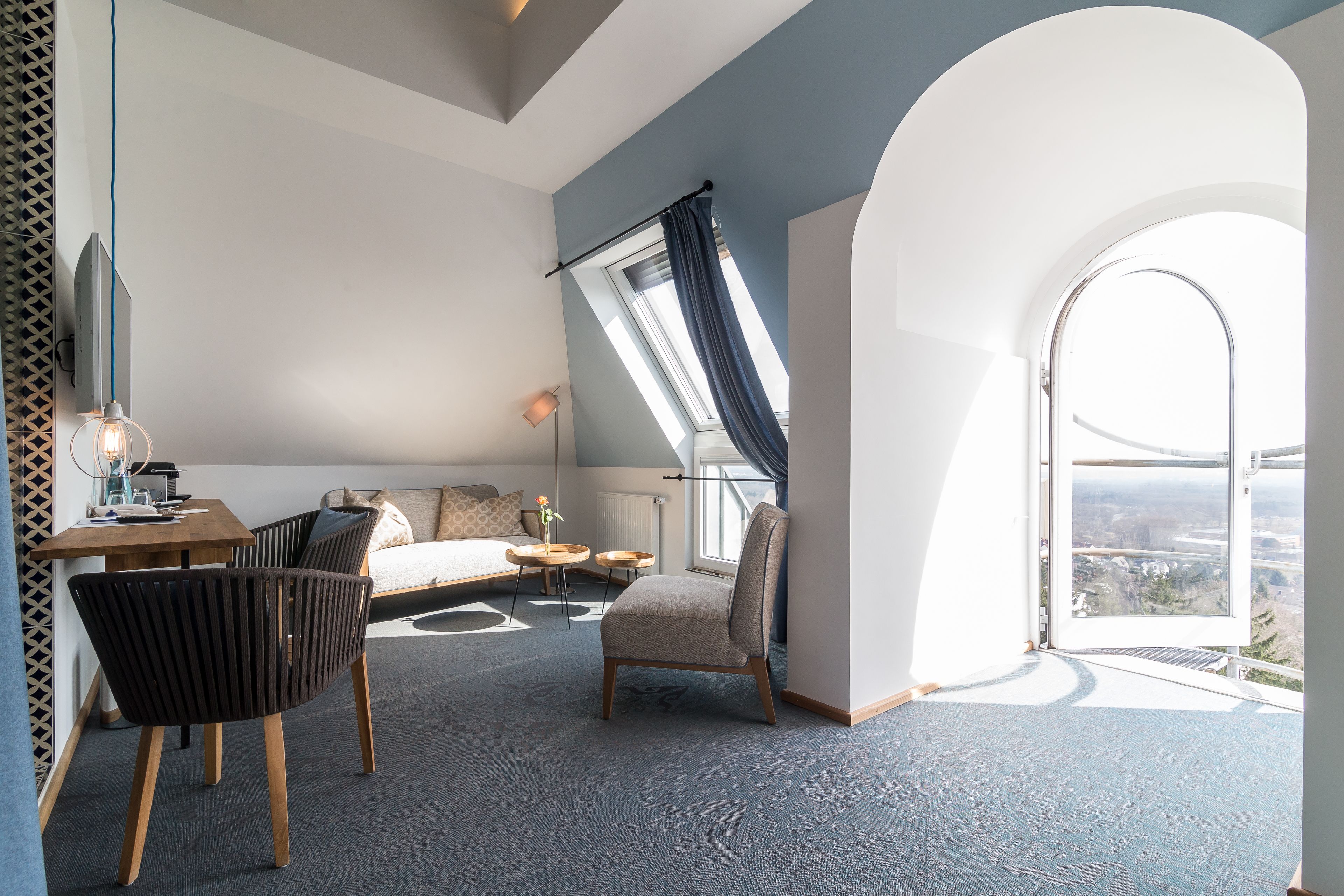 Junior Suite | Hypo-allergenic bedding, in-room safe, individually furnished, desk