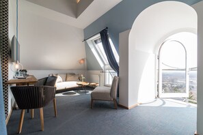 Suite junior | Ropa de cama hipoalergénica y caja de seguridad en la habitación 