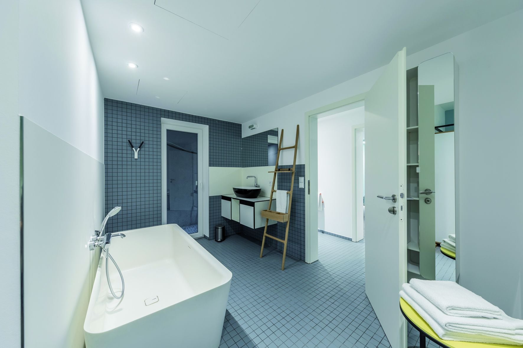 Superior-Apartment | Badezimmer | Dusche, Haartrockner, Handtücher