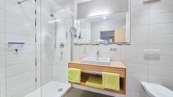 Panoramic Double Room | Bathroom | Shower, free toiletries, hair dryer, towels