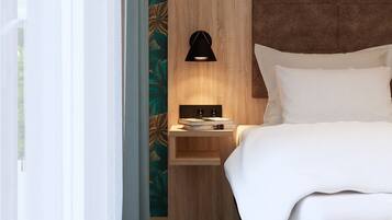 Comfort double room guest house | Peralatan tempat tidur hipoalergenik, peti besi dalam bilik, meja