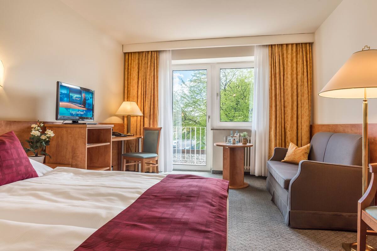 Superior Double Room, Balcony | Hypo-allergenic bedding, in-room safe, desk, free WiFi