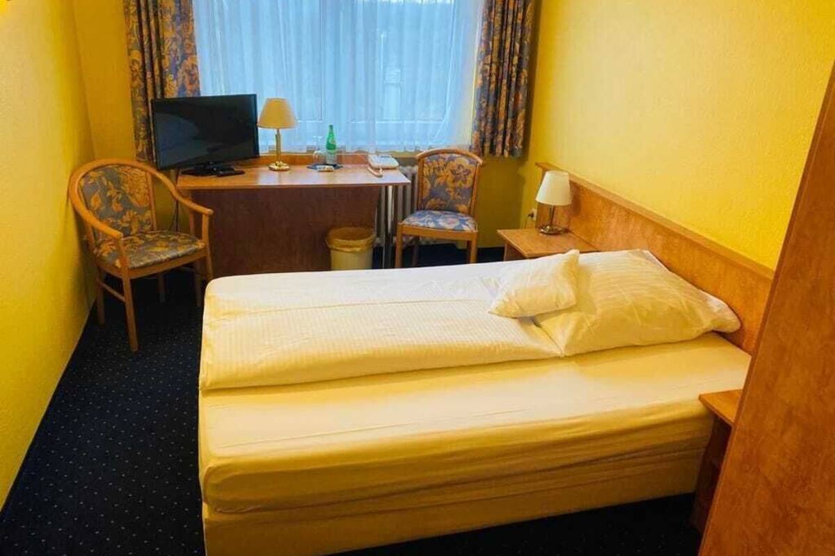 In-room safe, free WiFi, bed sheets