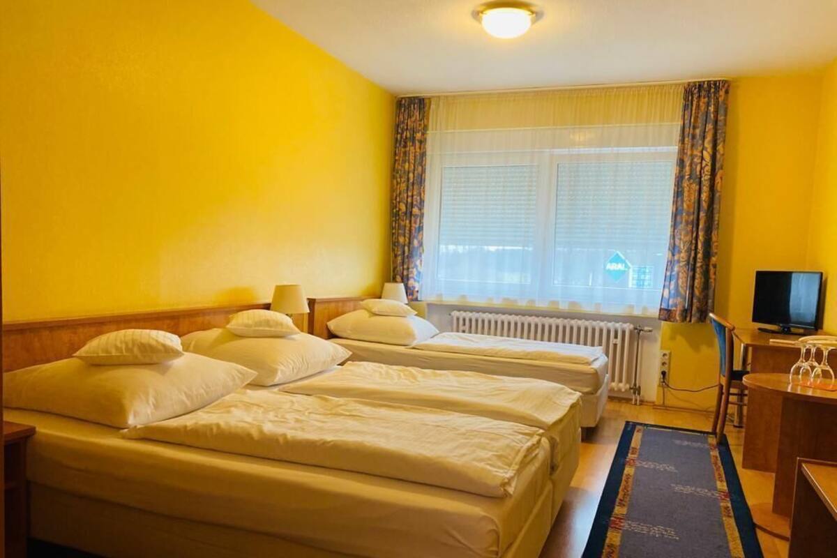 Caja de seguridad en la habitación, wifi gratis y ropa de cama