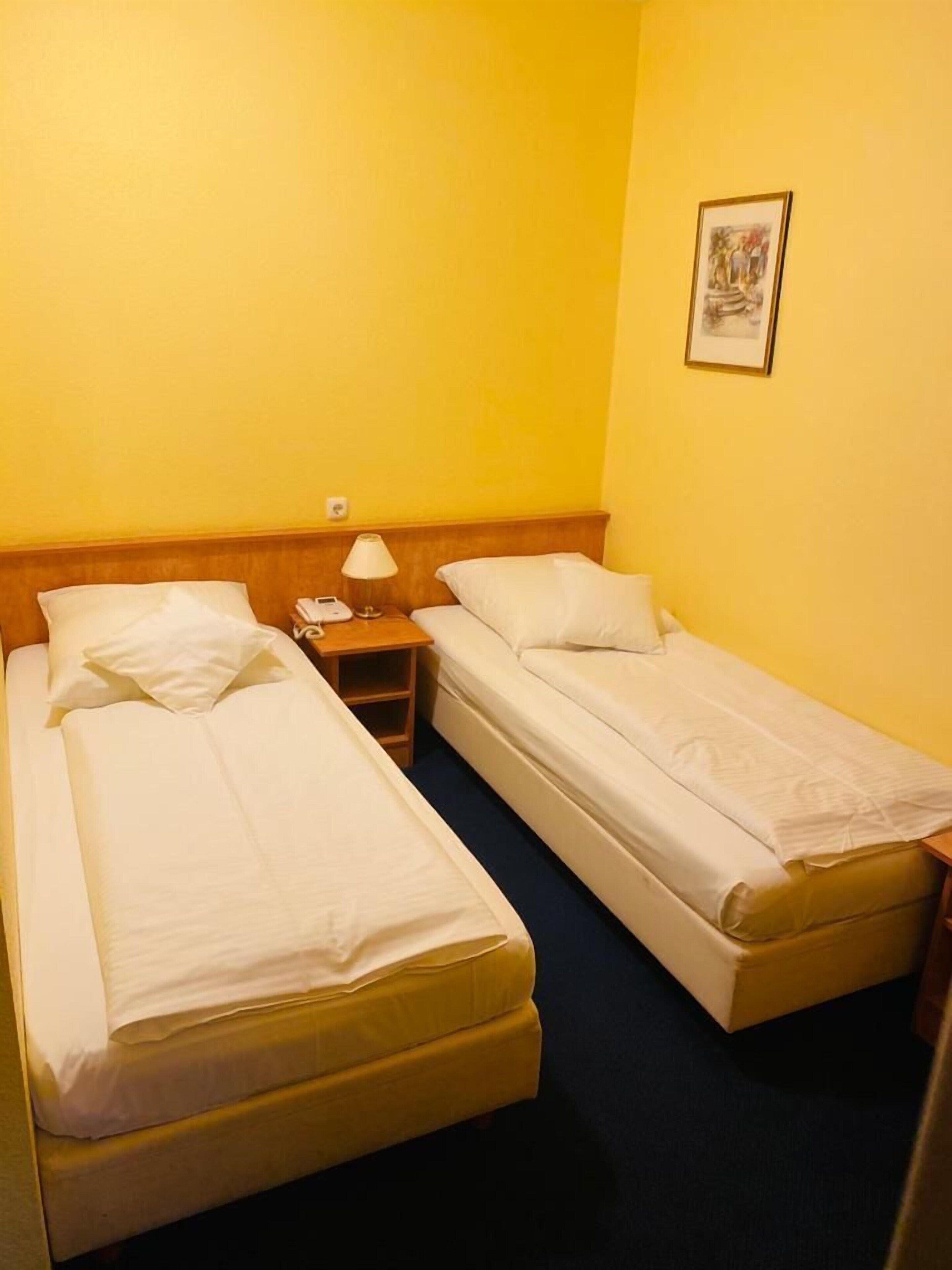 Caja de seguridad en la habitación, wifi gratis y ropa de cama 