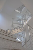 Escaleras con baranda