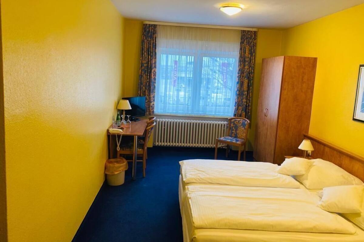 Caja de seguridad en la habitación, wifi gratis y ropa de cama