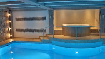 Couples treatment rooms, sauna, hot tub, steam room, body treatments