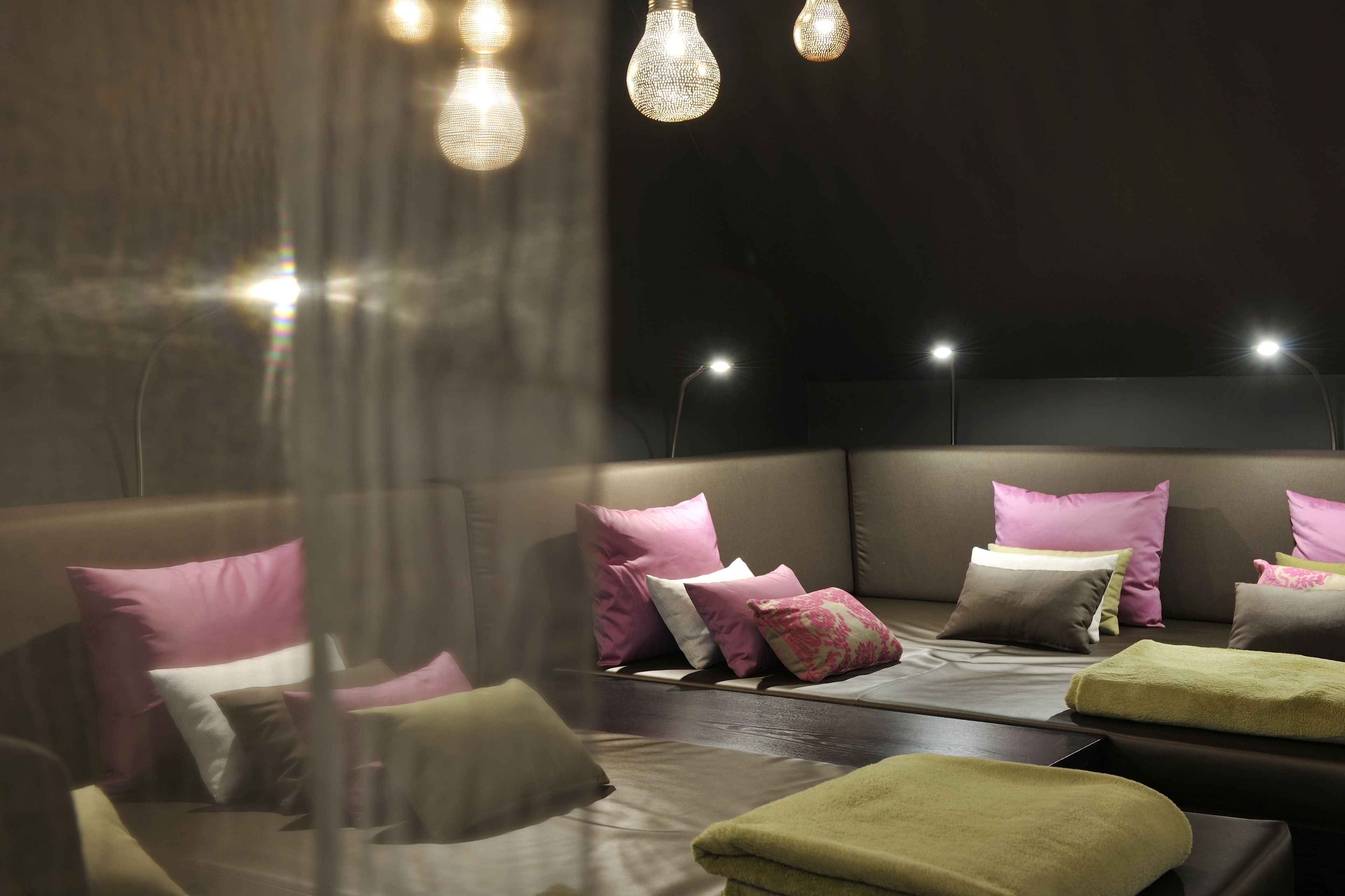 couples treatment room(s), sauna, hot tub, steam room, body treatments