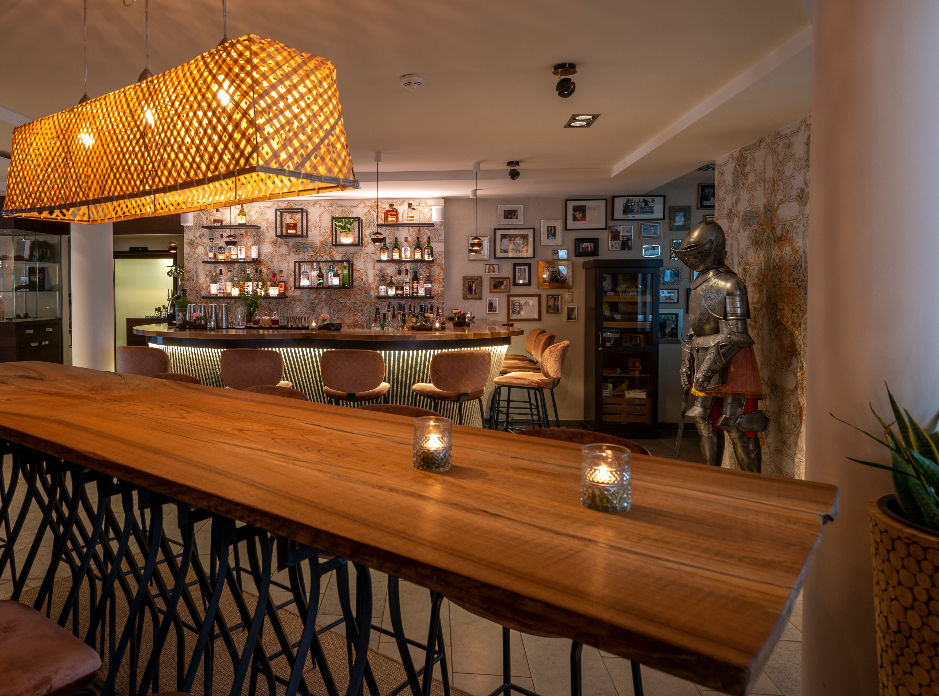 Lobby-Lounge, Speisen im Freien, täglich geöffnet