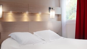 Comfort Studio (Double) | Peralatan tempat tidur premium, peti besi dalam bilik, meja 
