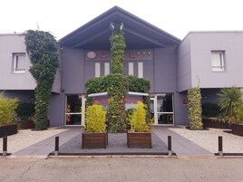 Fachada de la propiedad