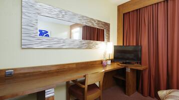 Premium bedding, in-room safe, desk, laptop workspace