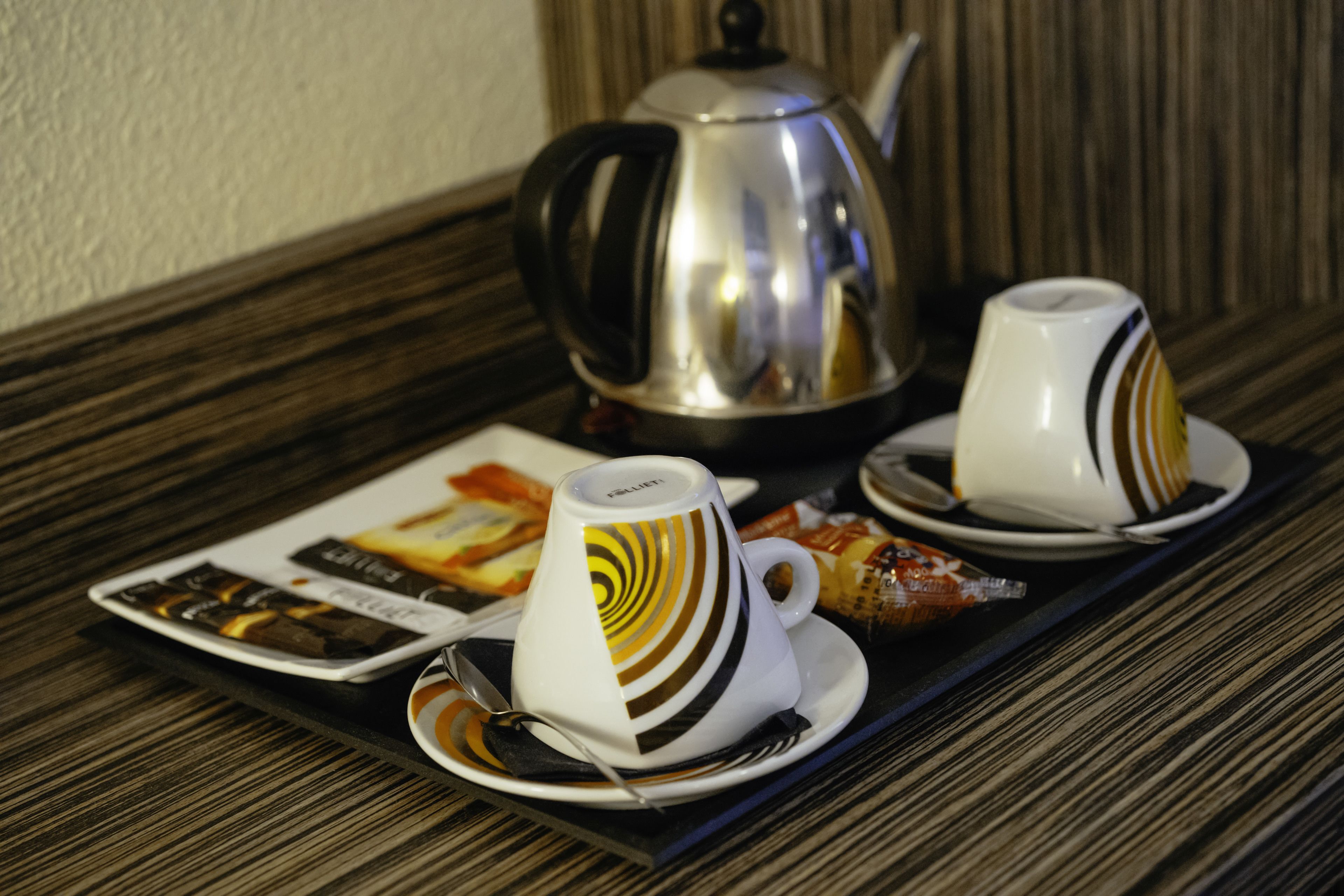 premium bedding, in-room safe, desk, laptop workspace