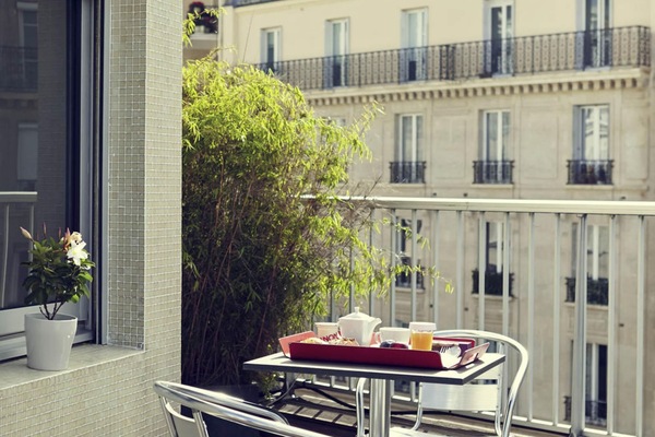 Premium bedding, pillowtop beds, free minibar, in-room safe