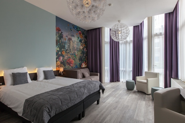 Een kluis op de kamer, individueel gedecoreerd, individueel gemeubileerd